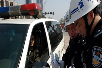 深度觀察:公車私用 如何監(jiān)管 公車私用遇克星